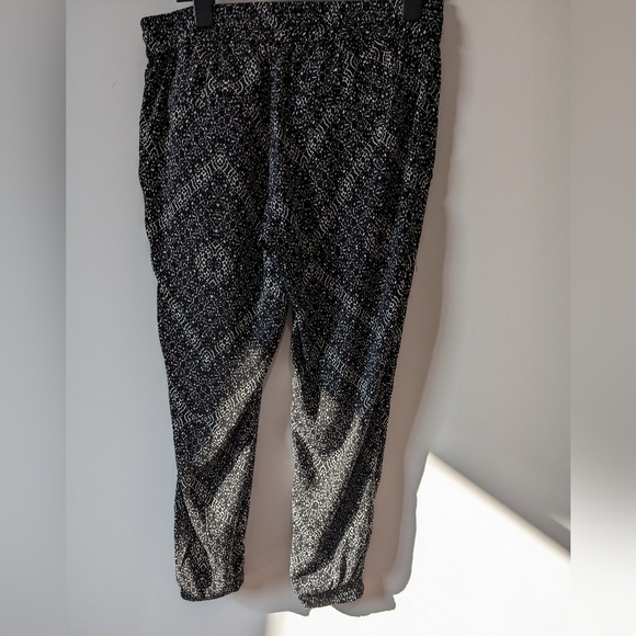 Dynamite White & Black Elastic Waist/Bottom Pants - Picture 2 of 10